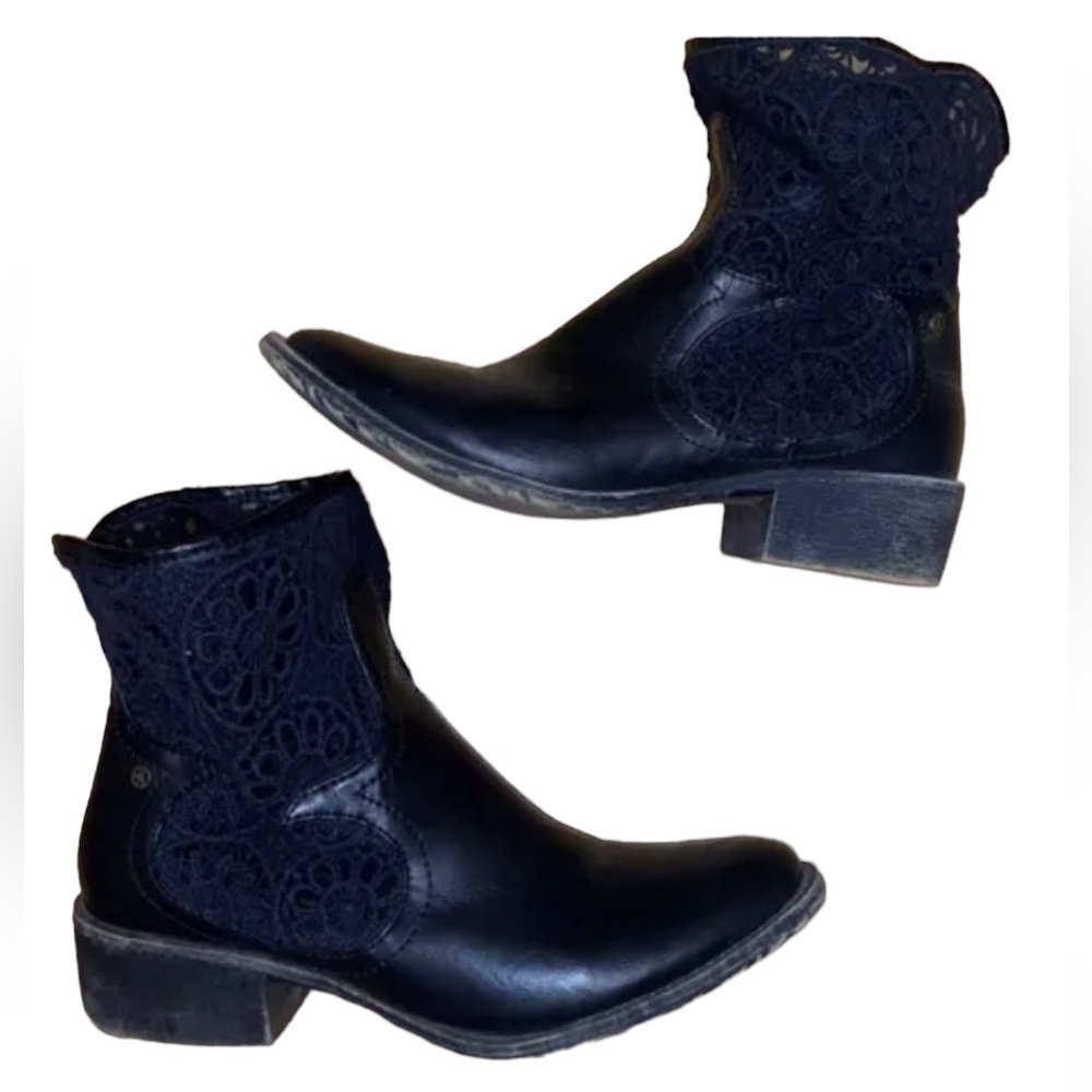 2/$40✨Lace cowboy boots​​